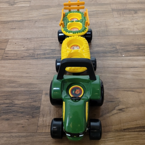 John Deere Roll and Go Flashlight & Tractor - Picture 6 of 7